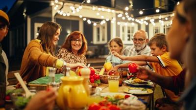 extended-family-dinner